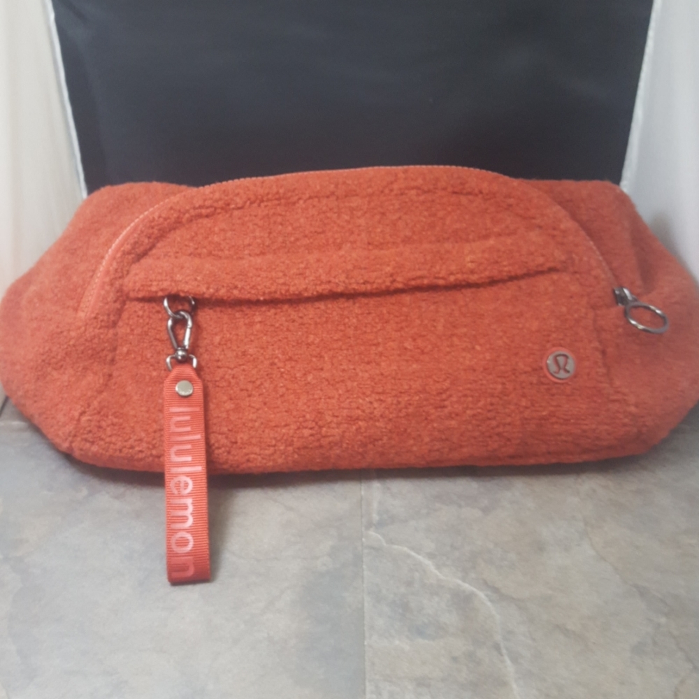 Lululemon On the Belt Bag Fanny Pack Sherpa New!